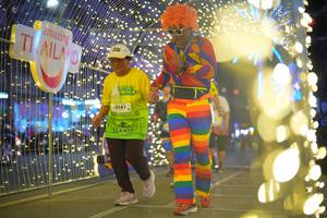 BIB: 0041
                            <button type="button" onclick="openModal(21750951)" class="btn btn-primary btn-sm float-right btn-popup" data-toggle="modal" data-target=".modal-high-quality">
                        <i class="fas fa-shopping-cart"></i> Add to Cart
                    </button>
                                            <button type="button" onclick="isThisMe(21750951, true)" class="btn btn-success btn-sm float-right btn-popup btn-isme hidden" data-toggle="tooltip" data-placement="bottom" title="นี่คือรูปของคุณใช่ไหม คลิกที่นี่เพื่อเอาเข้าอัลบั้ม">
                        <i class="fas fa-plus"></i> Add to album
                    </button>
                    <button type="button" onclick="isThisMe(21750951, false)" class="btn btn-warning btn-sm float-right btn-popup btn-isnotme hidden">
                        <i class="fas fa-ban"></i> Remove from album
                    </button>